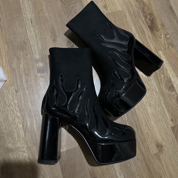 Brand new trendy platform boots – Size 7 - Picture 2 of 8